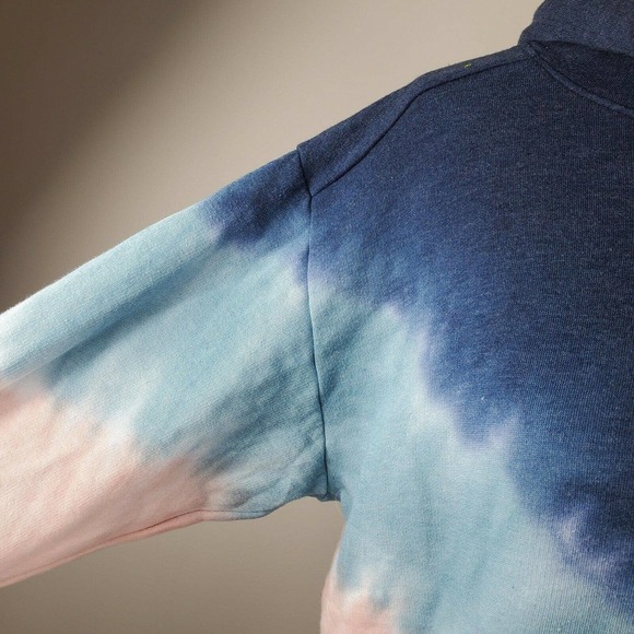 Victoria Secret PINK Tie Die Hoodie Sweatshirt Size M Blue Pink Kangaroo Pocket - Picture 4 of 13